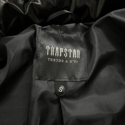 Chaqueta acolchada con capucha desmontable Irongate en negro brillante de Trapstar