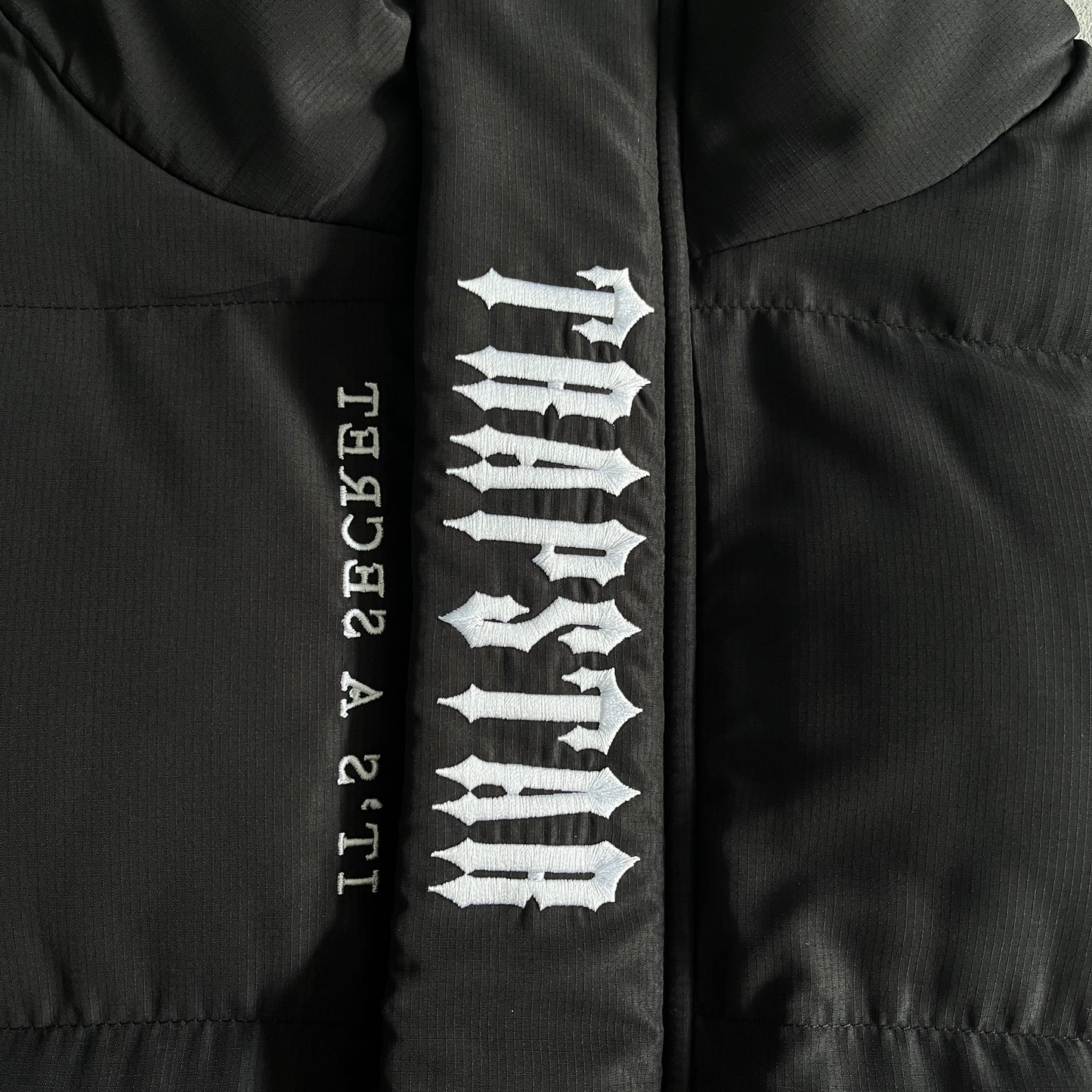 Trapstar Decoded Gilet Vest, Color Black With White Logo - Hipstersbuy