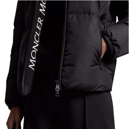 MONCLER Doudoune courte zippée en duvet - Noir