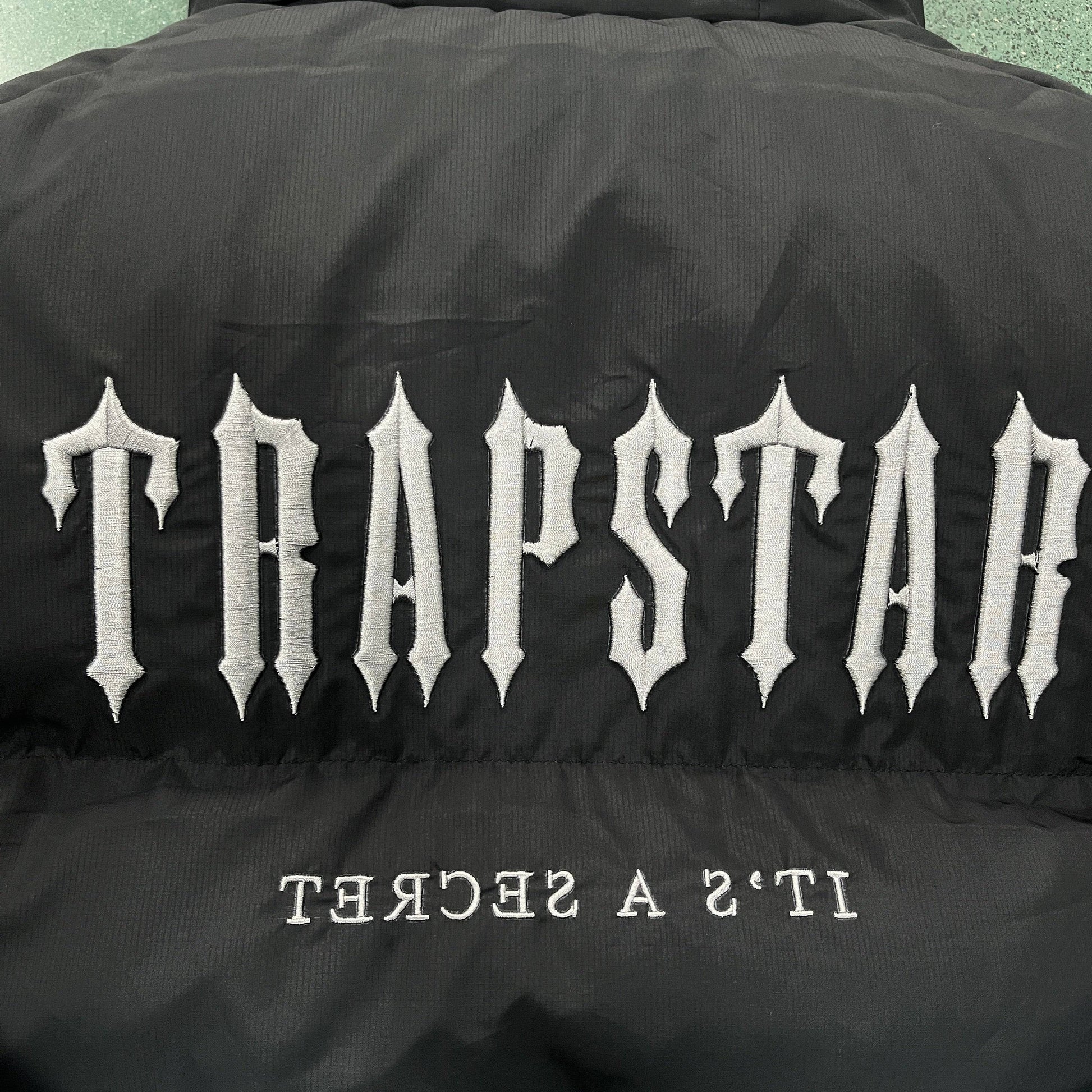 Trapstar DECODED 2022 HOODED PUFFER JACKET-BLACK GRADIENT - Hipstersbuy