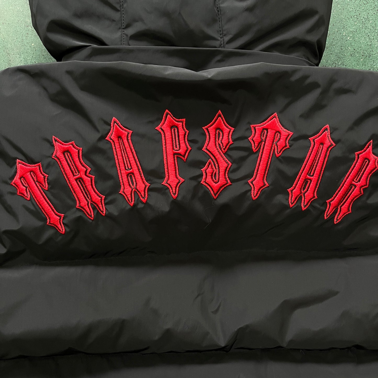 Trapstar Irongate Detachable Hooded Puffer Jacket-Black Red