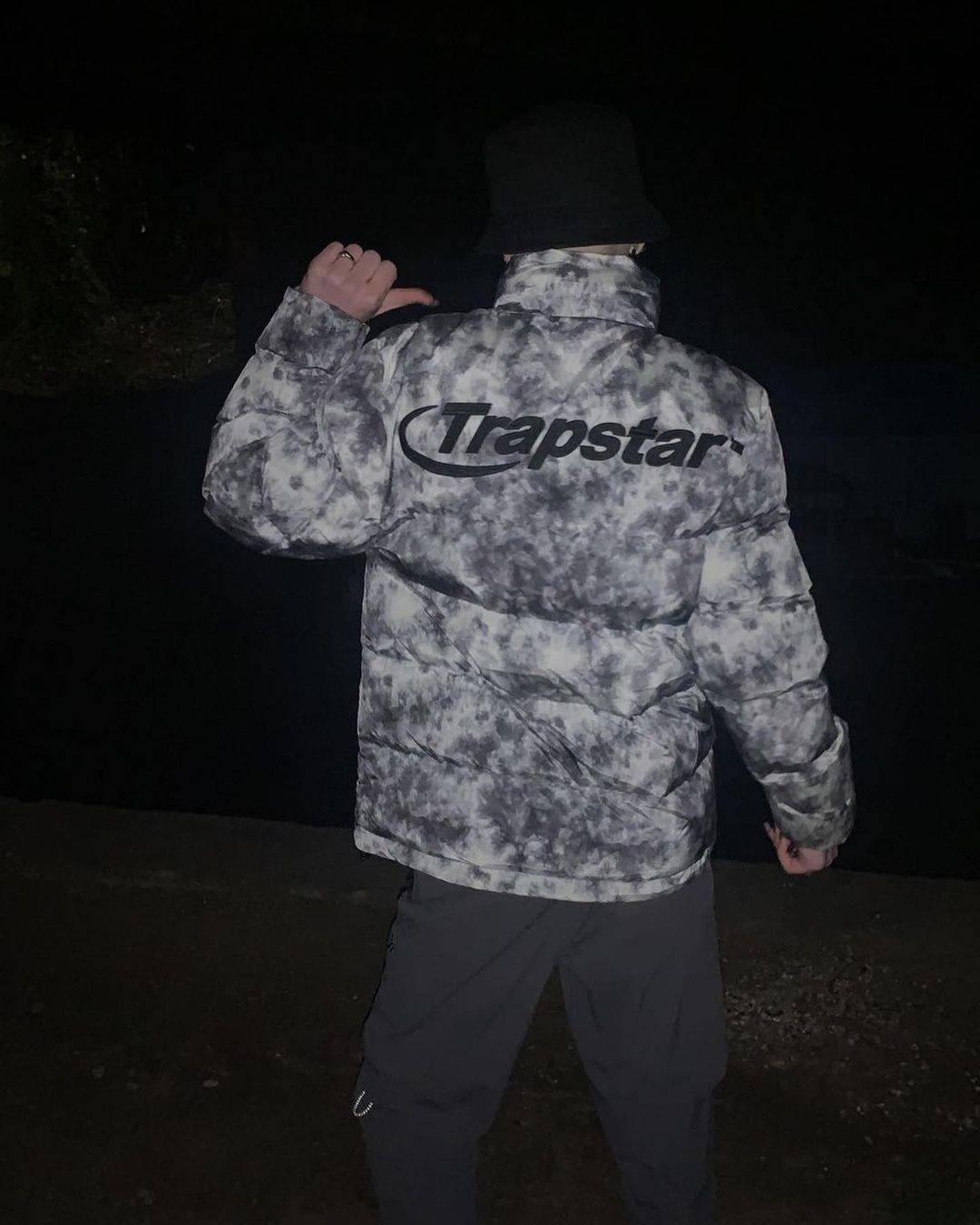 Trapstar hyperdrive puffer jacket-tie dye black x grey - Hipstersbuy